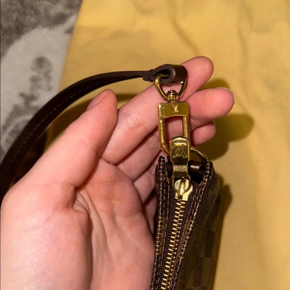 AUTHENTIC Louis Vuitton 2002 Navona Clutch - Picture 5 of 14